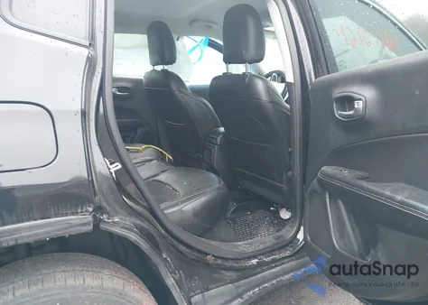 2020 Jeep Compass Latitude 4X4 z USA, uszkodzony, nr VIN 3C4NJDBB7LT100998